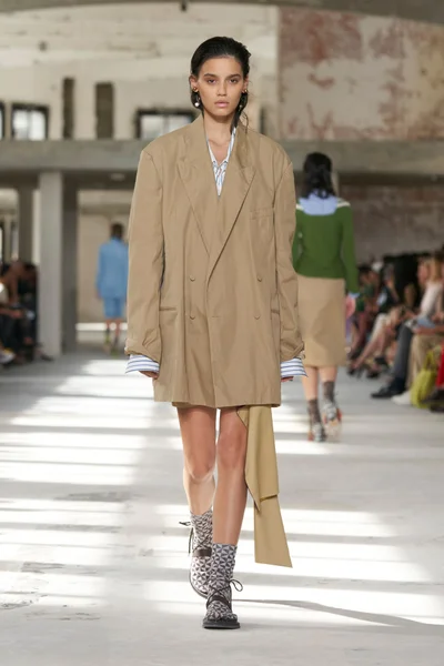 Look 11